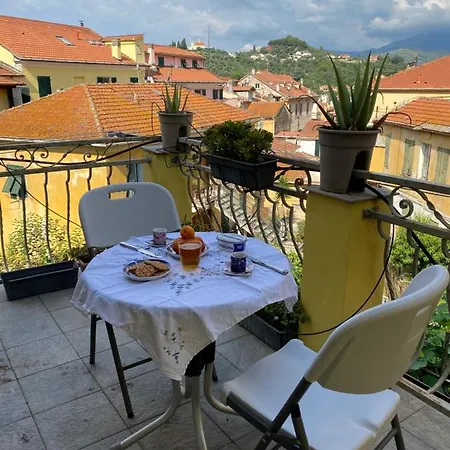 Maison De Avec Grande Terrasse Ombragee Tatil Evi Imperia